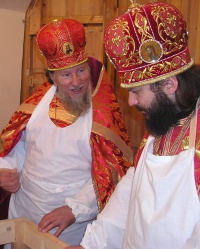 Епископ Прокопьевский Амвросий,  викарий Кемеровской епархии, и протоиерей Александр Пивоваров на освящении храма