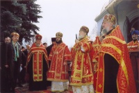 Один из последних прижизненных снимков протоиерея Александра Пивоварова. Освящение храма-часовни во имя вмч. Георгия Победоносца. Новокузнецк, 5 мая 2006 года
