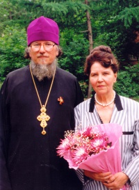 Протоиерей Александр Пивоваров - юбиляр - 65 лет - с матушкой Ниной Ивановной. Новокузнецк, 2004 год
