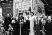 Архиепископа Гедеона и маму его Матрону Григорьевну принимают у себя дома родители о. Александра. Татьяна Реморова, протоиерей Игорь Реморов, протодиакон Борис Пивоваров, Иван Григорьевич пивоваров с хлебом и солью, протоиерей Димитрий Будько — настоятель