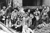 На строительстве церкви св. Архистратига Михаила. Новокузнецк, 1976 год
