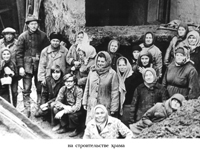 На строительстве Михайло-Архангельского храма, Новокузнецк